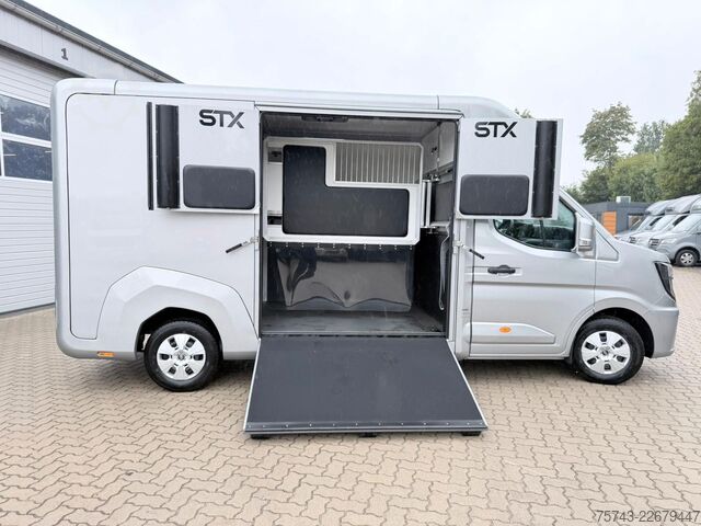Livestock transporter RENAULT Master STX  Haras AUTOM. NEW MODEL