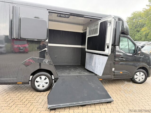 Livestock transporter RENAULT Master STX 5 Sitzer Haras ex. Lang Automatik