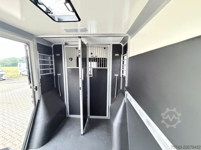 Livestock transporter RENAULT Master STX 5 Sitzer Haras ex. Lang Automatik