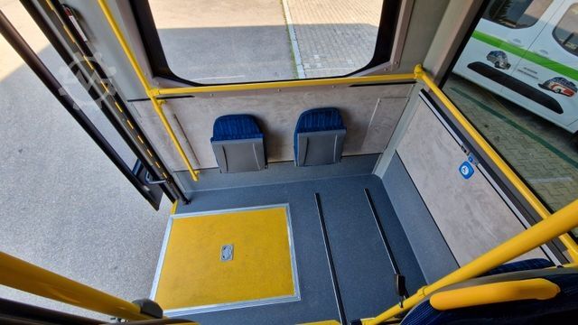 Stadtbus MERCEDES-BENZ Heckniederflur Sprinter 517 / 4 er Bestuhlung