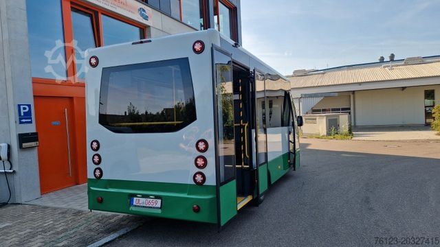 Stadtbus MERCEDES-BENZ Heckniederflur Sprinter 517 / 4 er Bestuhlung