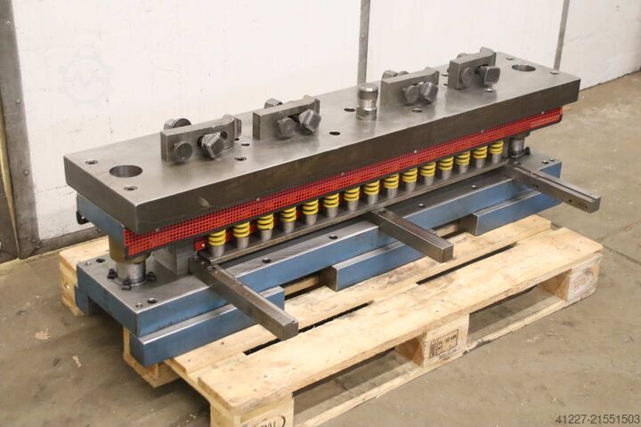 2 Säulen Stanzwerkzeug unbekannt 1400/820/H380 mm  Hub 20 mm