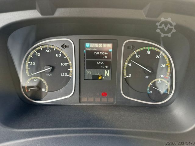 Box van MERCEDES-BENZ ATEGO 818 L Koffer 7,30 m LBW 1 T*Seitentür