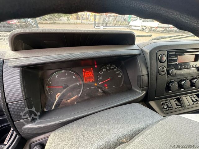 Box van NISSAN NT500 56.15 Koffer mit LBW*Ahk*nur 34.800 km *