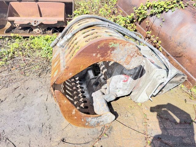 Mobilbagger SENNEBOGEN 818 mit Greifer