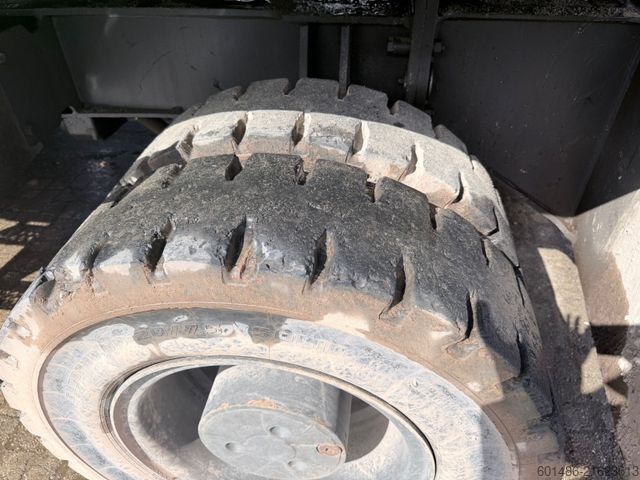 Mobilbagger SENNEBOGEN 818 mit Greifer