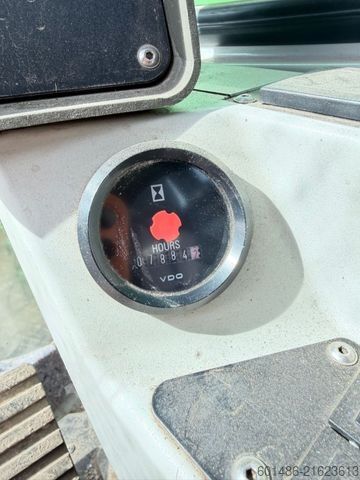 Mobilbagger SENNEBOGEN 818 mit Greifer