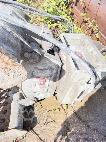 Mobilbagger SENNEBOGEN 818 mit Greifer