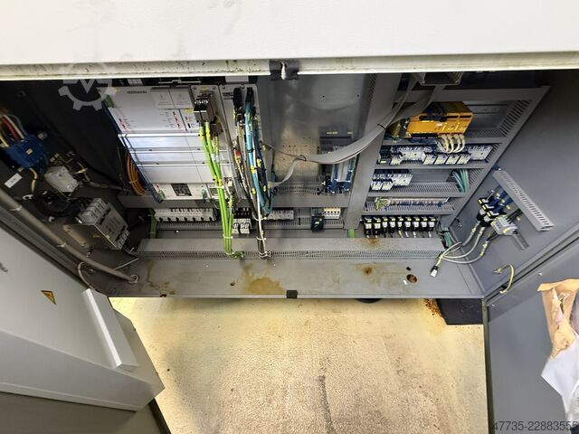 Universal-Bearbeitungszentrum DECKEL MAHO DMU 70