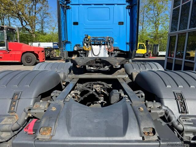 Standard tractor Scania R520 LA