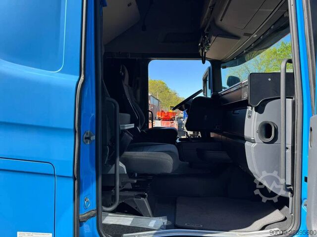 Standard tractor Scania R520 LA