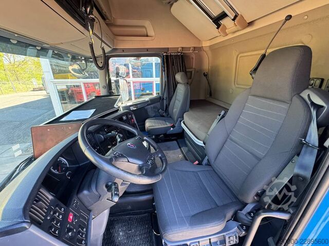 Standard tractor Scania R520 LA
