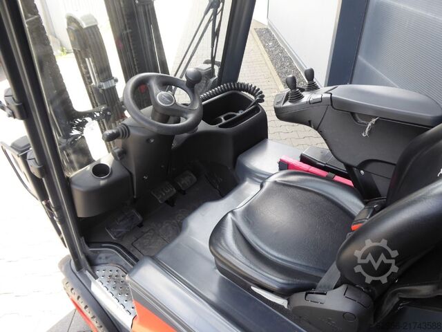 Electric 4-wheel forklift Linde E20PH-02