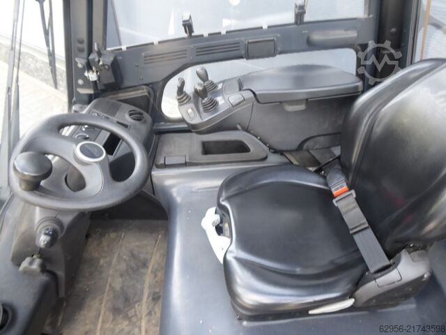 Electric 4-wheel forklift Linde E30-01