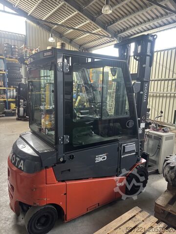 Electric - 4 wheels Toyota 8FBMT30