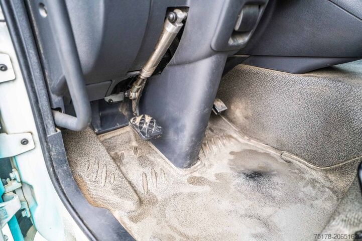 Fuel tanker RENAULT MIDLUM 270 DXI + MAGYAR ALU 11000L+5COMP.