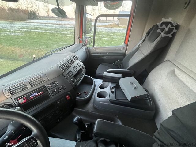 Truck - box truck - DAF CF 230FA - EURO6 - 2017 - side door/tail lift - very clean! DAF CF 370 FA
