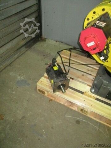 Industrial robot Fanuc S-500iB , R-J3iB