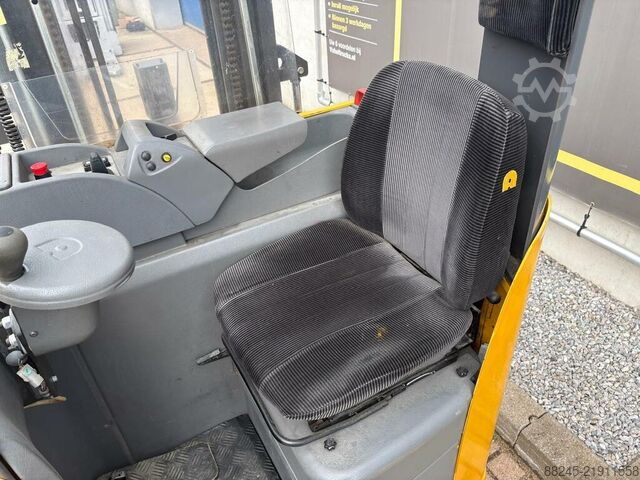 Sit-on stacker Atlet XJ160 with initial lift ATLET XJ160