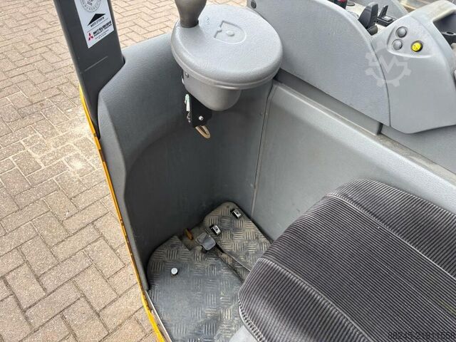 Sit-on stacker Atlet XJ160 with initial lift ATLET XJ160