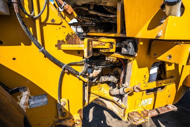 Wheel loader CATERPILLAR CAT 924G // GODET 3m3