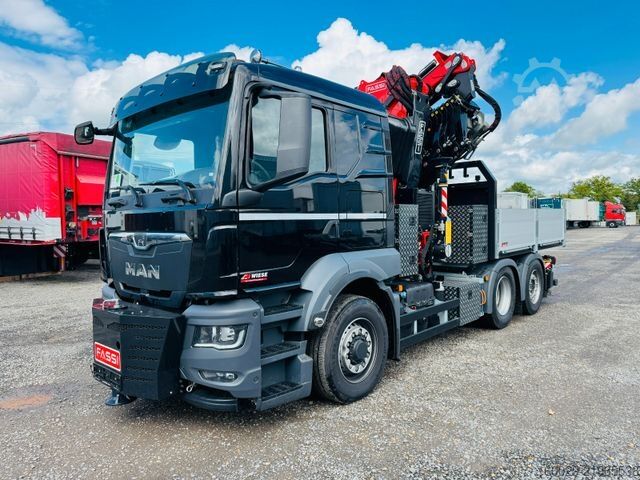 Flatbed truck MAN 26.480 6x4-4 Hydrodrive Fassi Kran F545 Jib