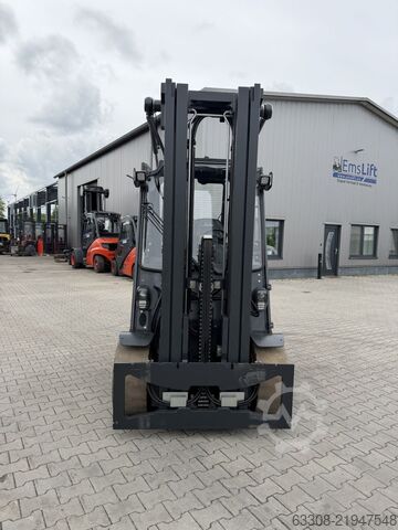 Electric 4-wheel forklift Linde E40H-01/600