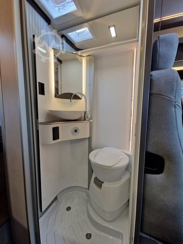 Campervan PÖSSL Summit Shine 600L  180PS Automat Markise Solar