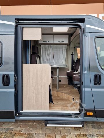 Campervan PÖSSL Roadcruiser Fiat Automat 180PS Dieselheizung