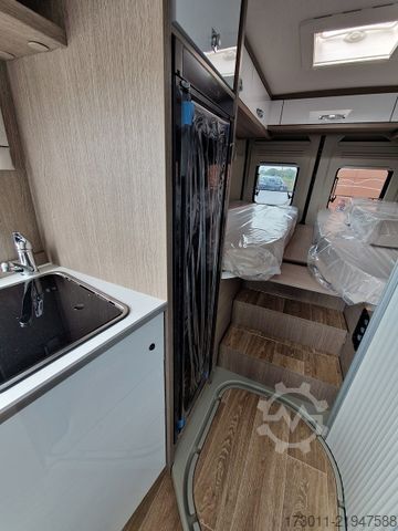 Campervan PÖSSL Roadcruiser Fiat Automat 180PS Dieselheizung