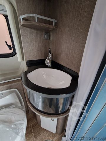 Campervan PÖSSL Roadcruiser Fiat Automat 180PS Dieselheizung