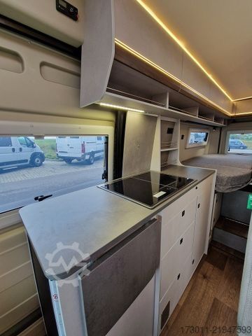 Campervan PÖSSL Summit Shine 640 Automat Premium