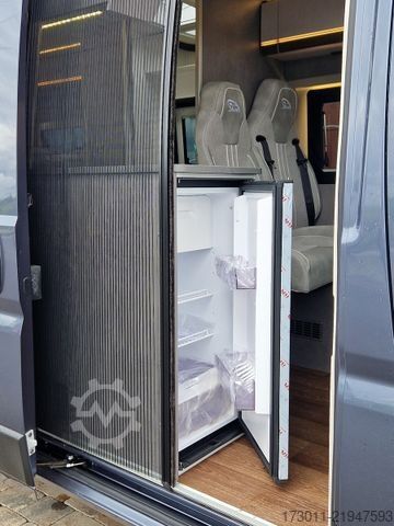 Campervan PÖSSL Summit Shine 640 Automat Premium