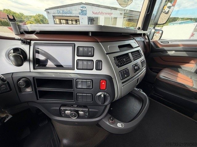 Standard tractor unit DAF XF 530 FT SSC Intarder Standklima 90th-Special