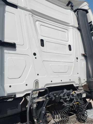 Volume tractor unit MERCEDES-BENZ MERCEDES ACTROS MEGA 1851 Prime