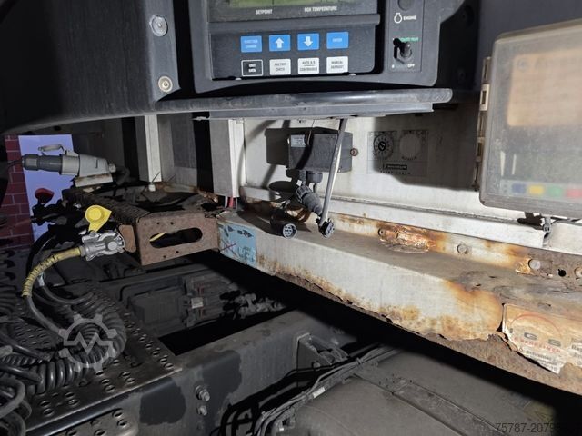 Kühlauflieger SCHMITZ CARGOBULL City Tiefkühler, 2. Achs drehbar, 3 to Ladebordw