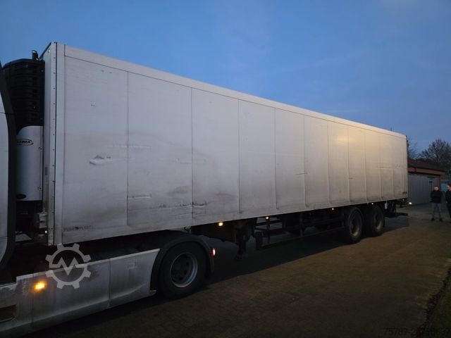Kühlauflieger SCHMITZ CARGOBULL City Tiefkühler, 2. Achs drehbar, 3 to Ladebordw