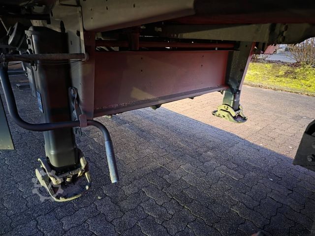 Kühlauflieger SCHMITZ CARGOBULL City Tiefkühler, 2. Achs drehbar, 3 to Ladebordw