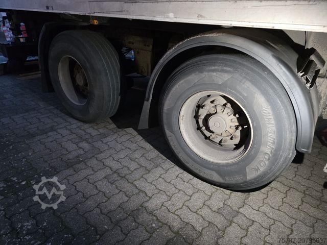 Kühlauflieger SCHMITZ CARGOBULL City Tiefkühler, 2. Achs drehbar, 3 to Ladebordw