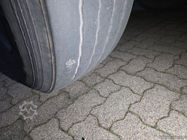 Kühlauflieger SCHMITZ CARGOBULL City Tiefkühler, 2. Achs drehbar, 3 to Ladebordw