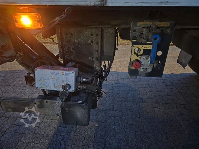 Kühlauflieger SCHMITZ CARGOBULL City Tiefkühler, 2. Achs drehbar, 3 to Ladebordw