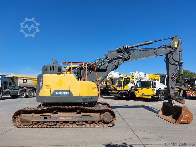 Raupenbagger Volvo ECR 235 EL