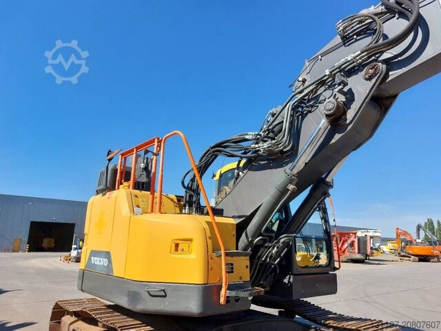 Raupenbagger Volvo ECR 235 EL