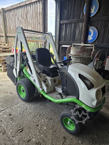Ride-on mower with high-dump grass collector Etesia BPHP