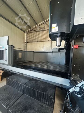 Vertikales Bearbeitungszentrum HURCO DCX32i