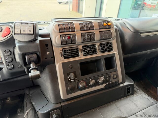 3-sided tipper Iveco Stralis 500 6x2 3 Way tipper Fassi 365+Flyjib ,...