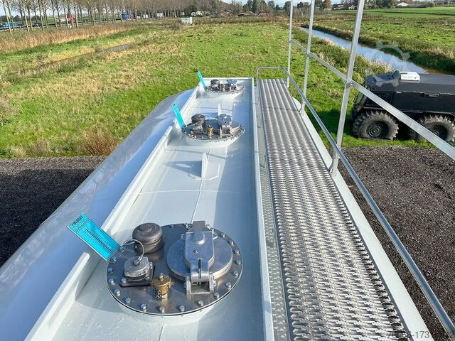 Tankwagen Iveco T-Way AD380T43H AT Fuel Tank Truck (4 units)