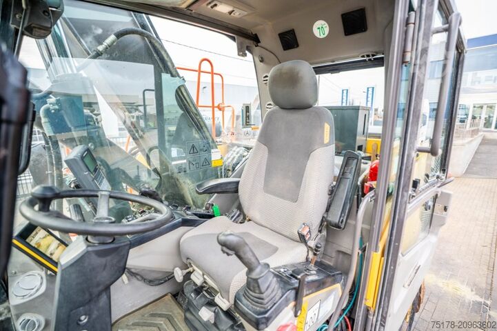 Crawler excavator VOLVO EW160E