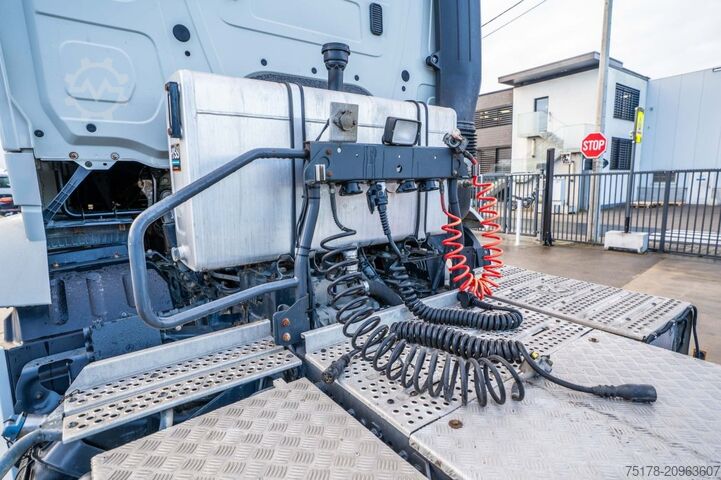 Standard tractor MERCEDES AROCS 2643 LS