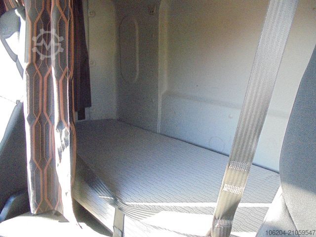 Standard SZM DAF CF430 FT langes Day Cab Bett MX-Bremse Telefon